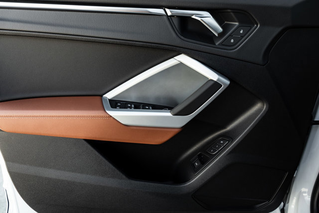 Used 2025 Audi Q3 2.0T Premium w/ Convenience Package image 16