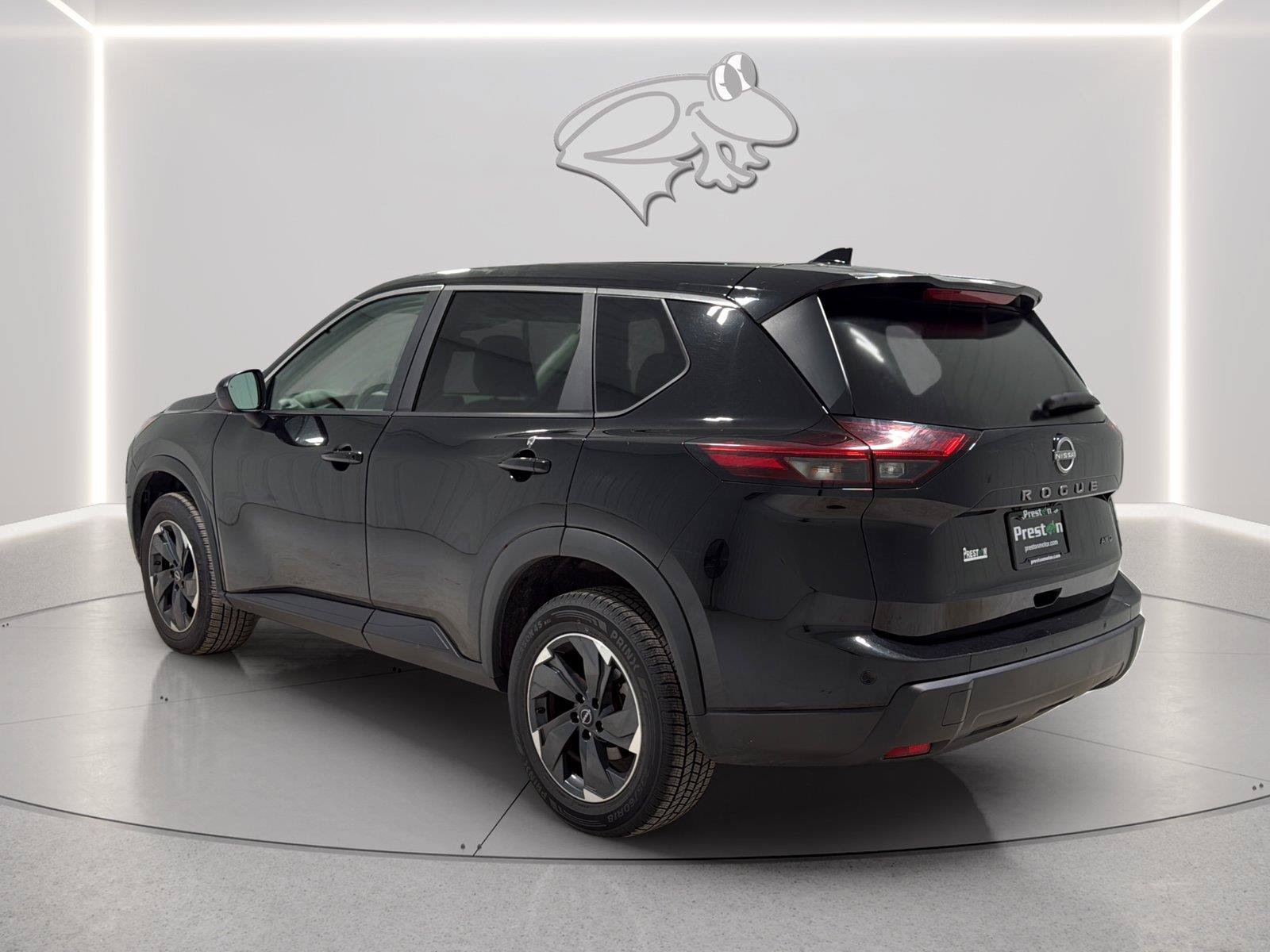 Used 2025 Nissan Rogue SV AWD/4WD image 3