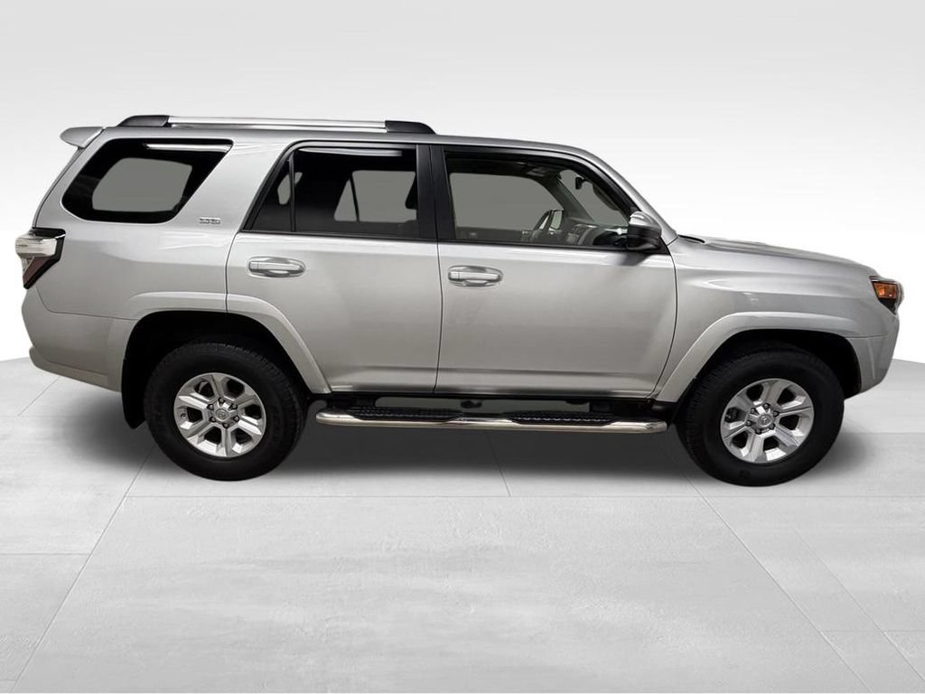 Used 2020 Toyota 4Runner SR5 AWD/4WD image 9