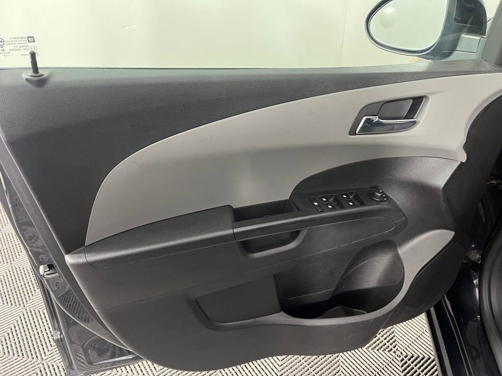 Used 2013 Chevrolet Sonic LT image 10