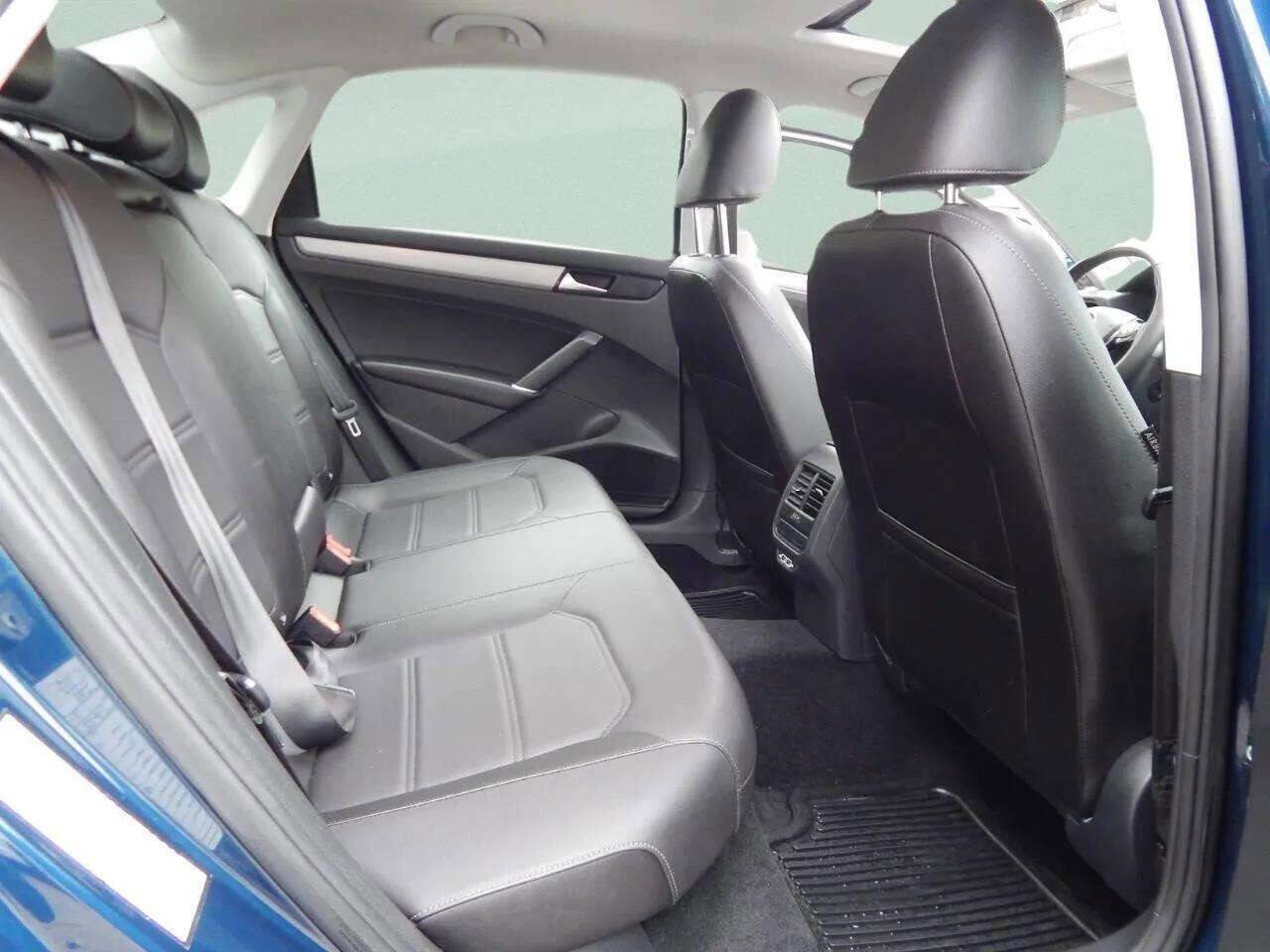 Used 2022 Volkswagen Passat 2.0T SE image 36