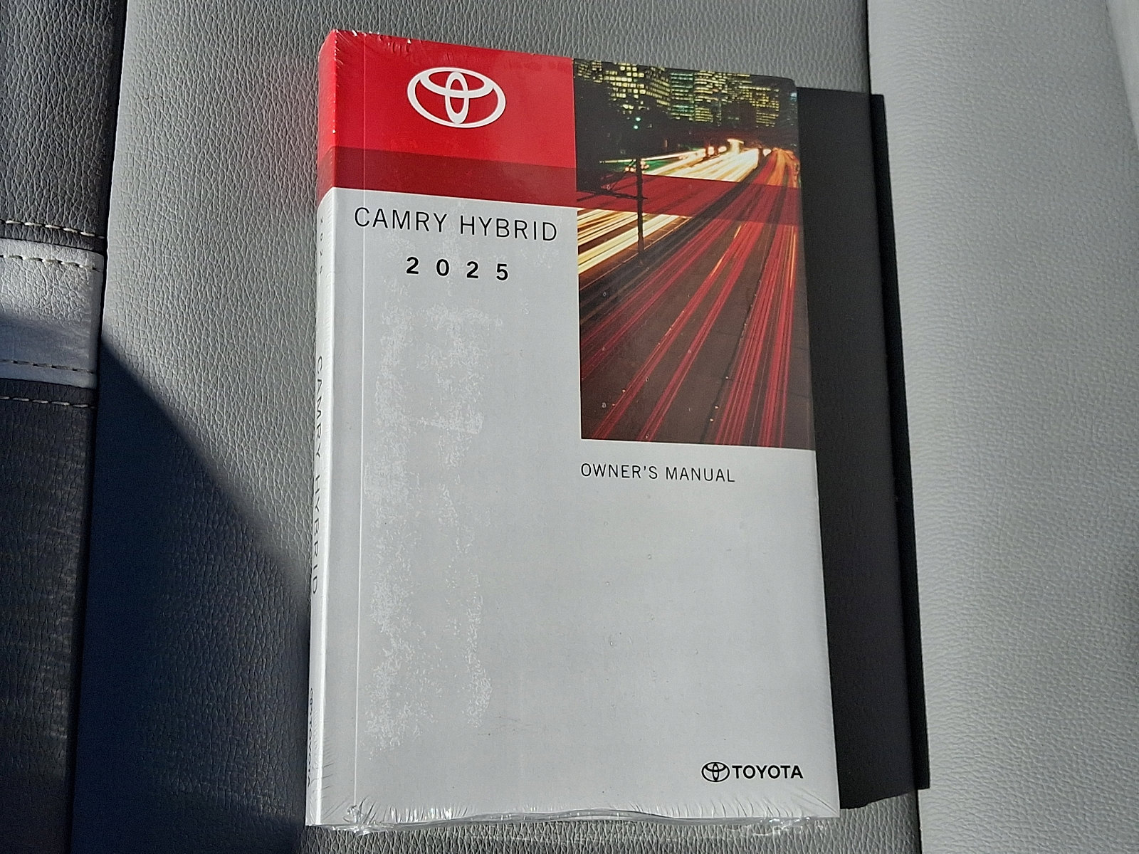 Used 2025 Toyota Camry SE image 27