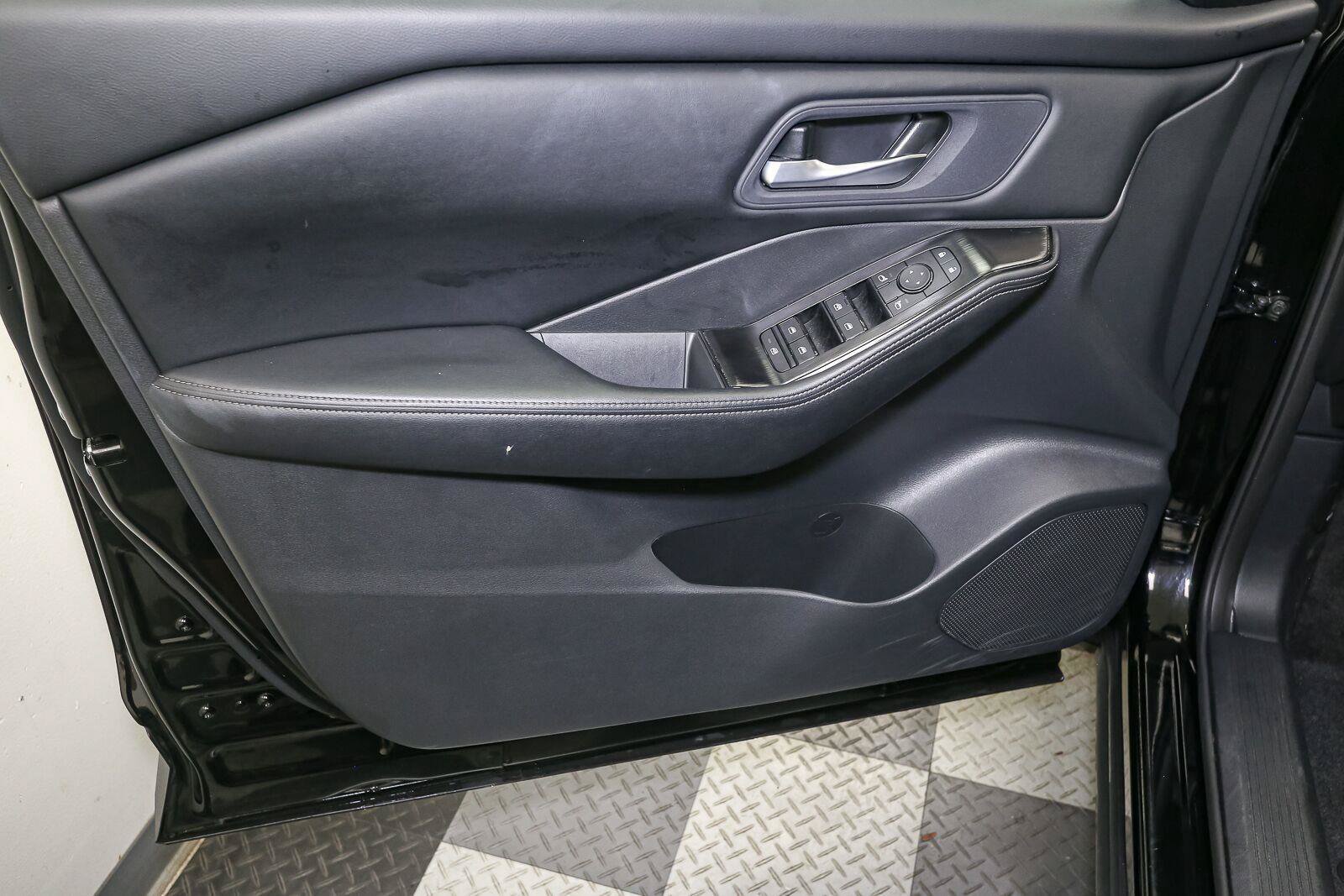 Used 2026 Nissan Rogue SV AWD/4WD image 39