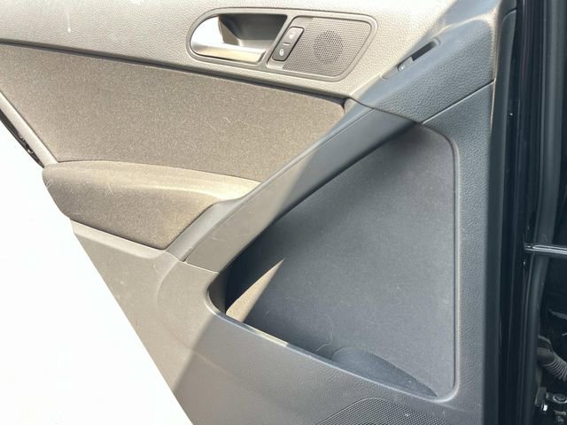 Used 2015 Volkswagen Tiguan S image 18