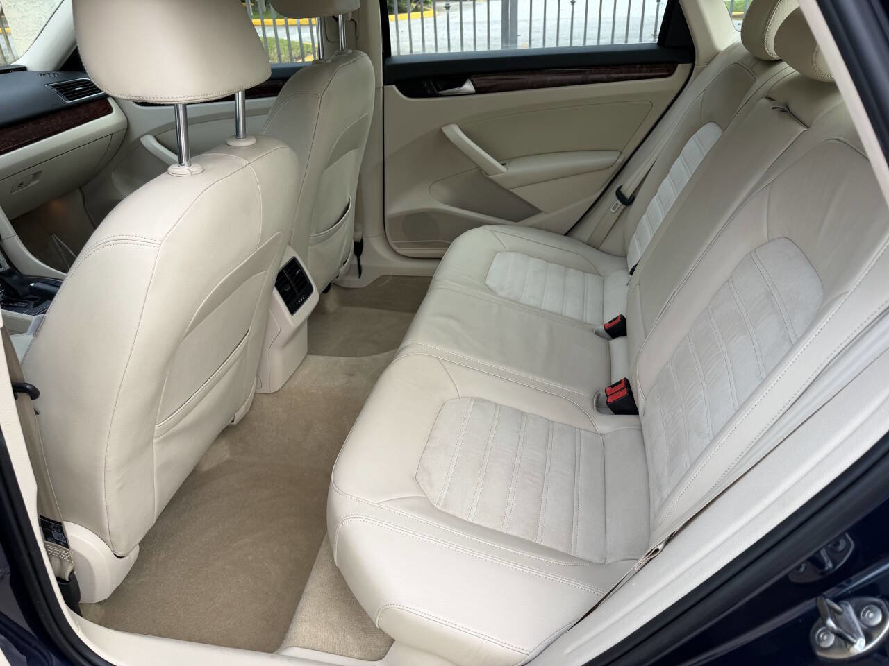 Used 2013 Volkswagen Passat 3.6 SEL Premium image 14