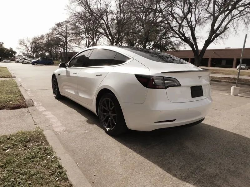 Used 2020 Tesla Model 3 Standard Range Plus image 4