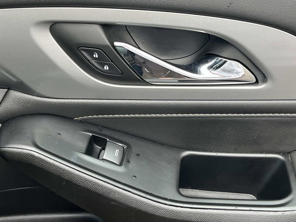 Used 2023 Chevrolet Traverse LT image 25