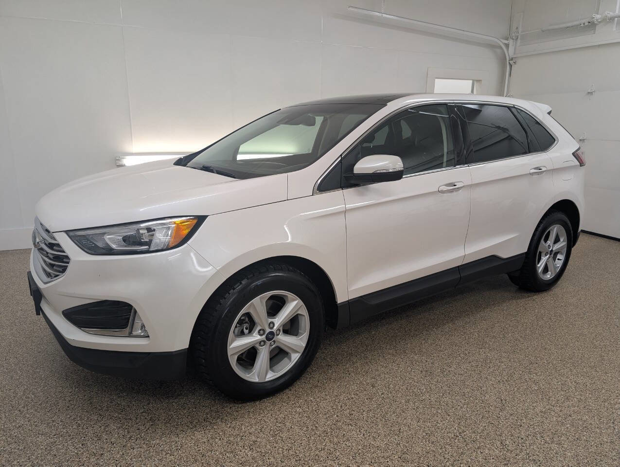 Used 2019 Ford Edge Titanium w/ Cold Weather Package image 1