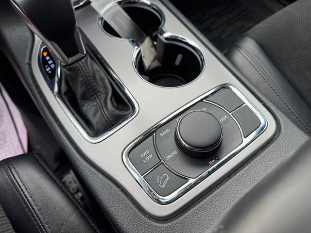 Used 2022 Jeep Grand Cherokee Laredo X AWD/4WD image 19