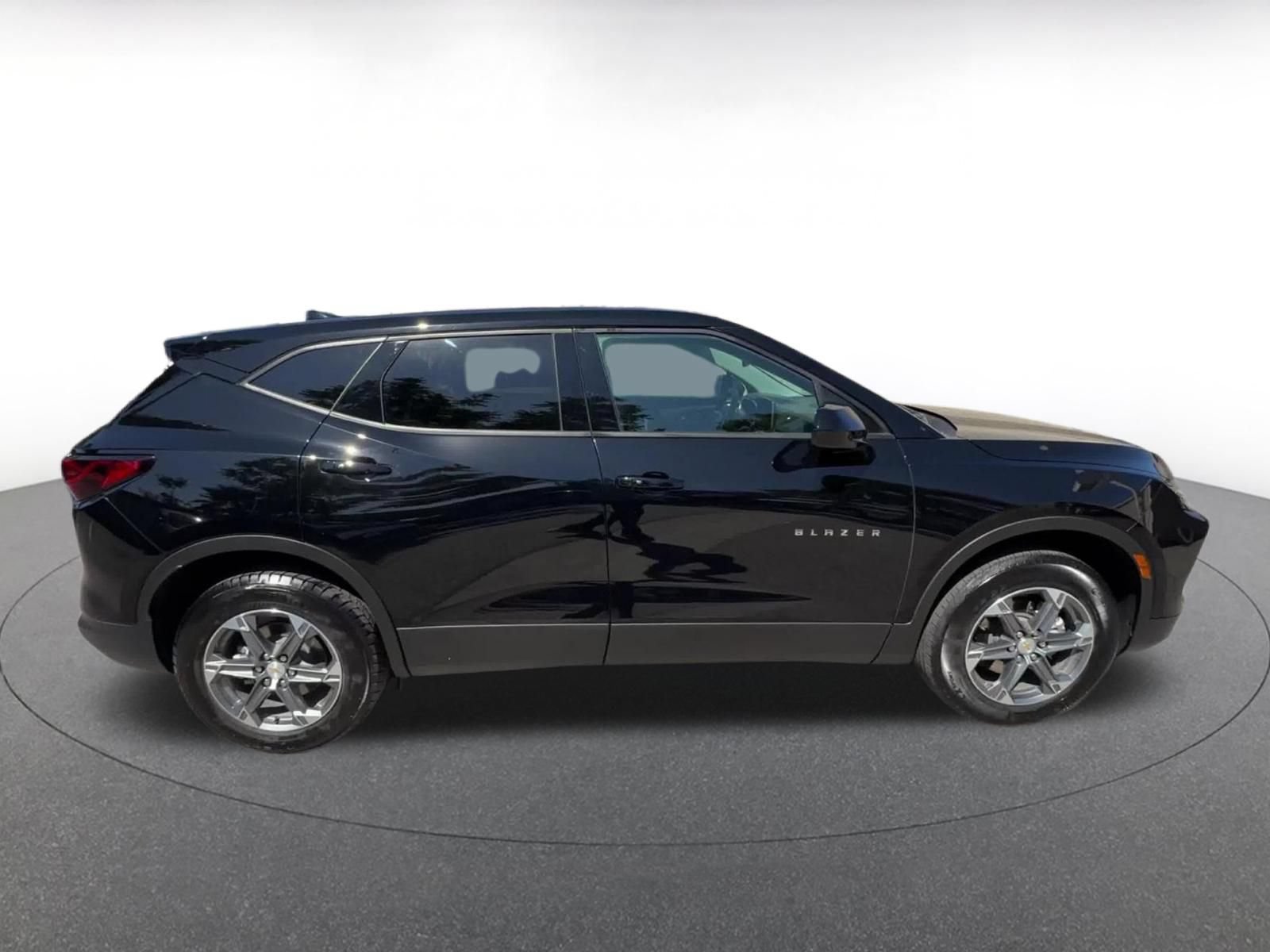 Used 2025 Chevrolet Blazer LT FWD image 16