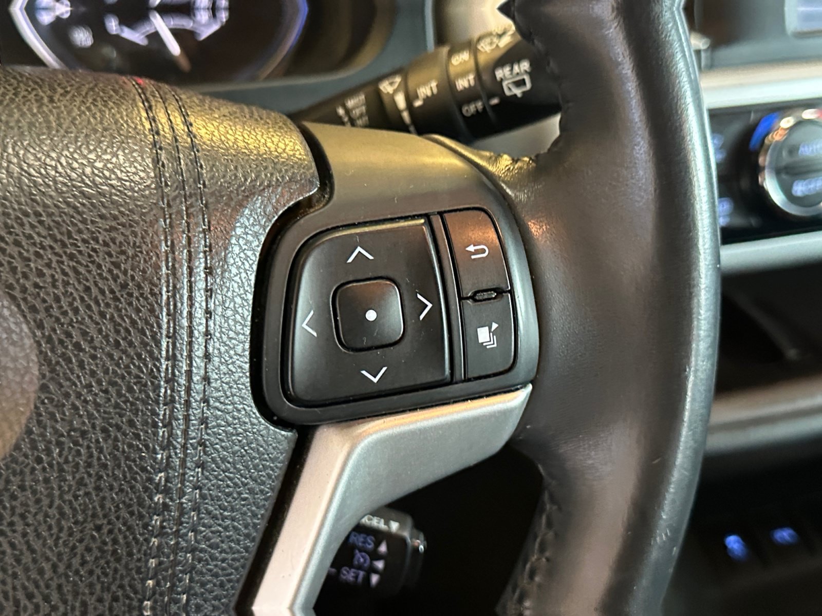 Used 2016 Toyota Highlander XLE FWD image 29