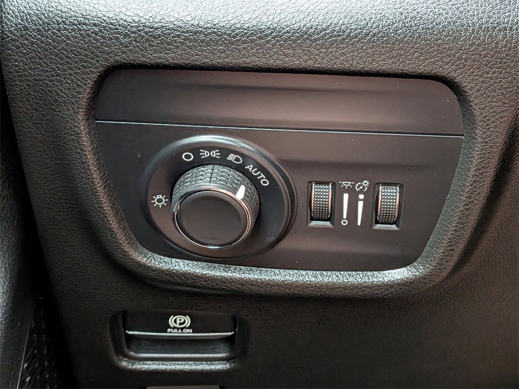 Used 2023 Jeep Grand Cherokee Altitude image 28