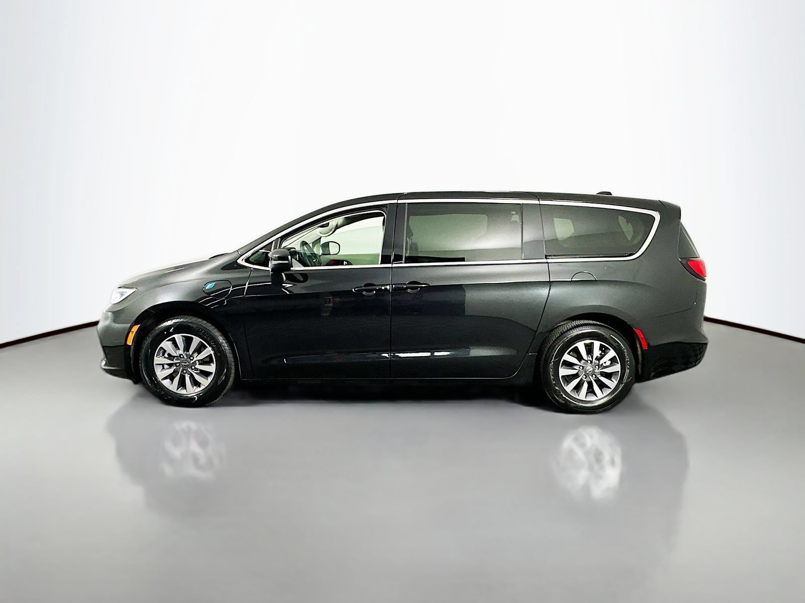 Used 2023 Chrysler Pacifica Touring-L FWD image 5