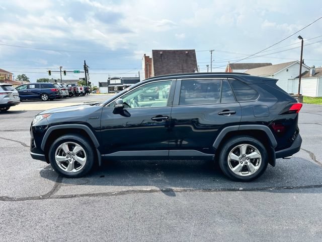 Used 2021 Toyota RAV4 XLE Premium AWD/4WD image 4