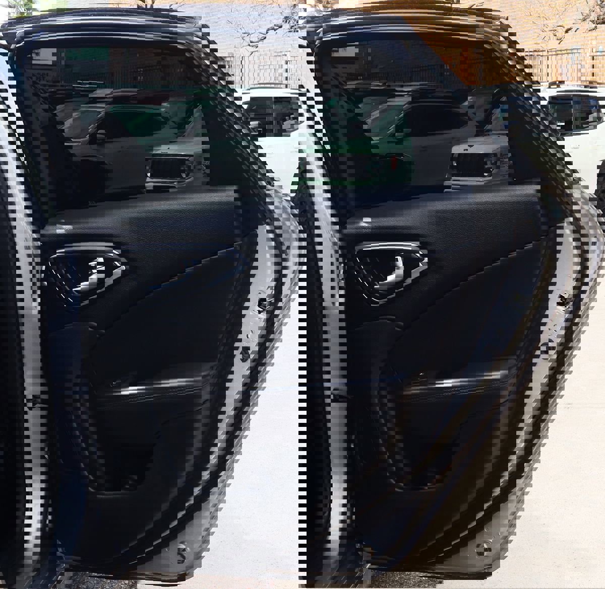 Used 2017 Chrysler 200 Limited Platinum image 26