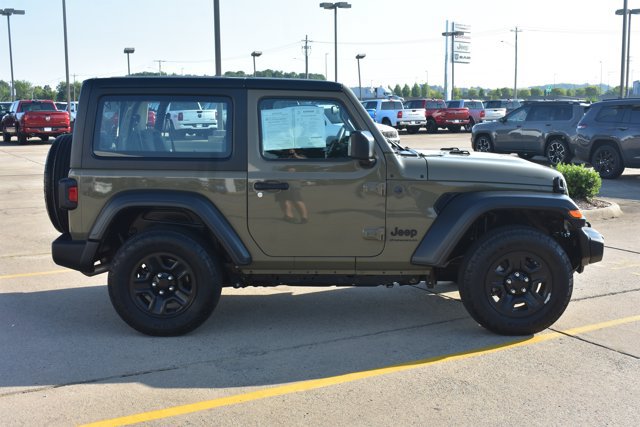 Used 2025 Jeep Wrangler Sport AWD/4WD image 4