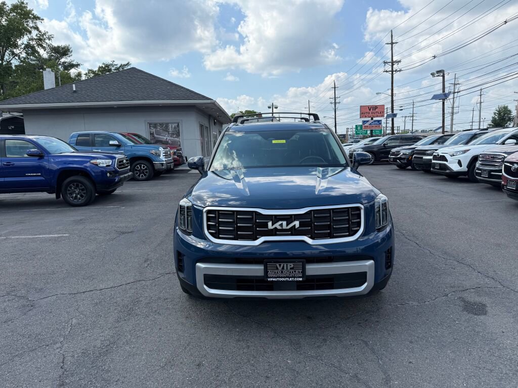 Used 2024 Kia Telluride S w/ S Sunroof Package image 2