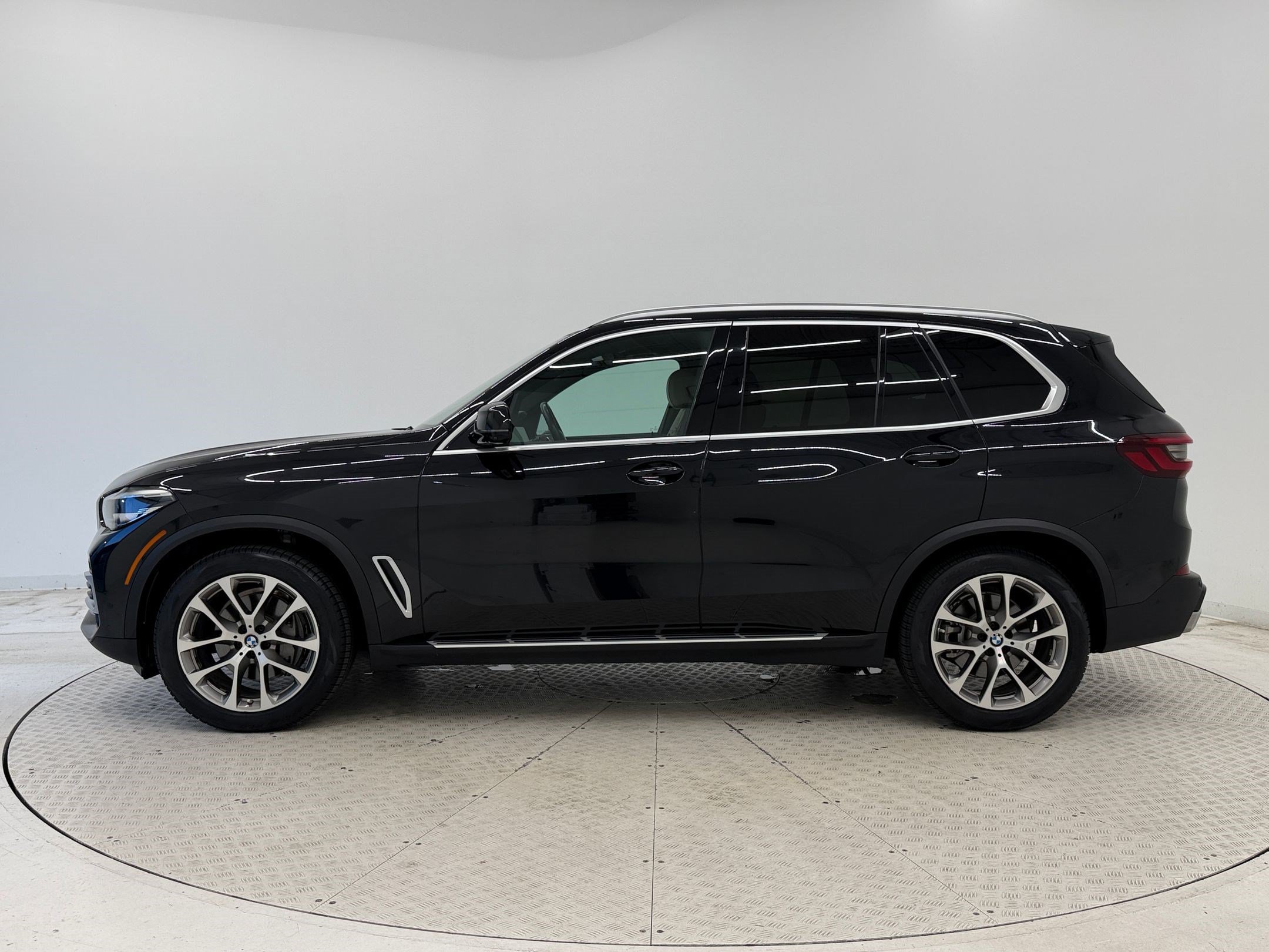 Used 2020 BMW X5 sDrive40i w/ Convenience Package RWD image 2