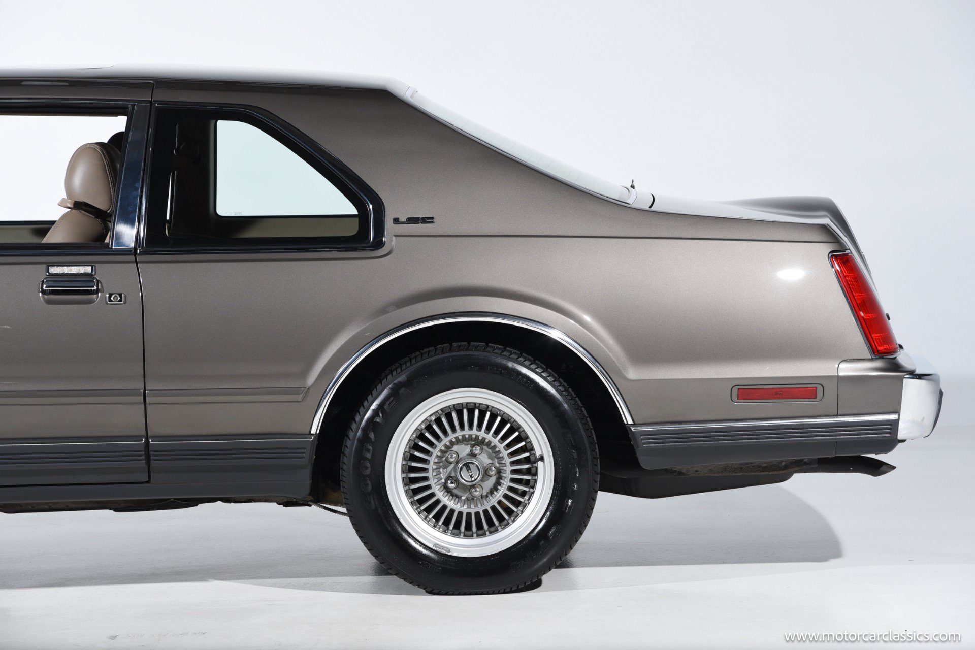 Used 1988 Lincoln Mark VII LSC RWD image 16