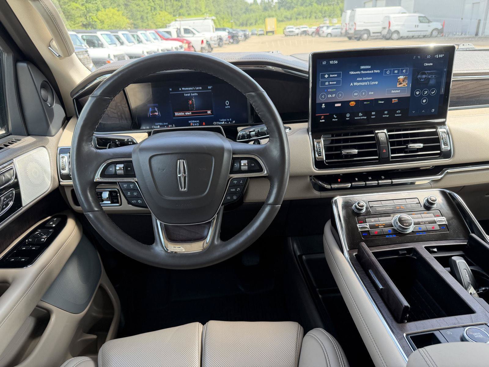 Used 2024 Lincoln Navigator L Reserve AWD/4WD image 8
