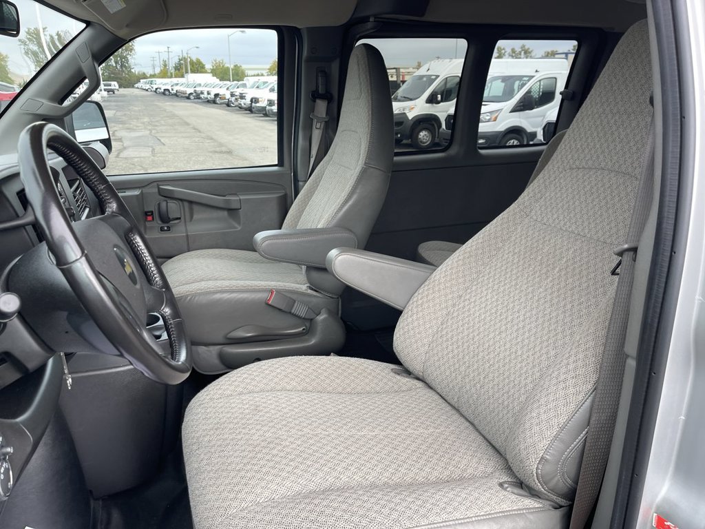 Used 2023 Chevrolet Express 3500 LS RWD image 3