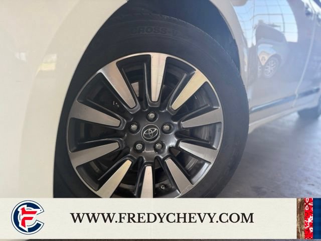 Used 2019 Toyota Sienna Limited Premium w/ Carpet Mat Package FWD image 23