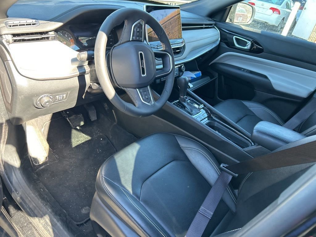 Used 2025 Jeep Compass Limited image 7