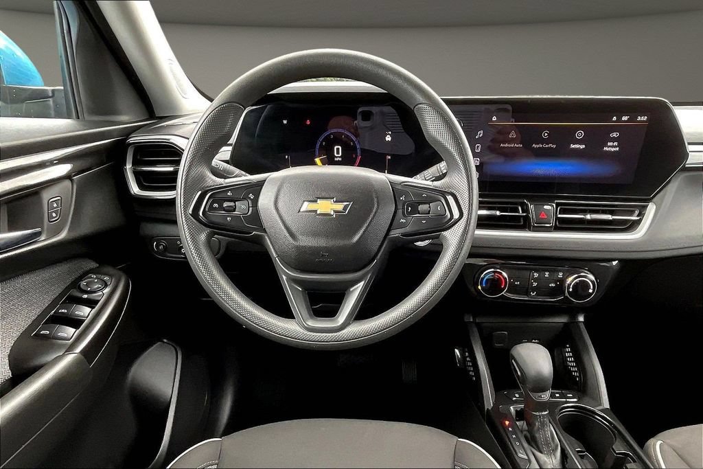 Used 2025 Chevrolet TrailBlazer LT AWD/4WD image 11