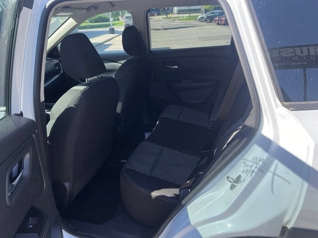 Used 2025 Nissan Rogue SV AWD/4WD image 10
