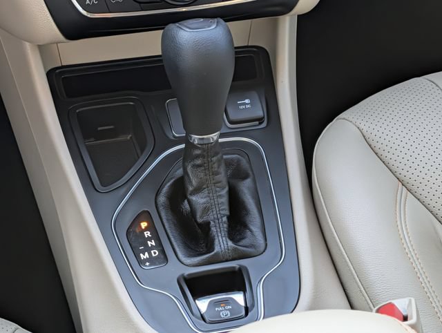 Used 2019 Jeep Cherokee Latitude w/ Popular Appearance Group FWD image 14