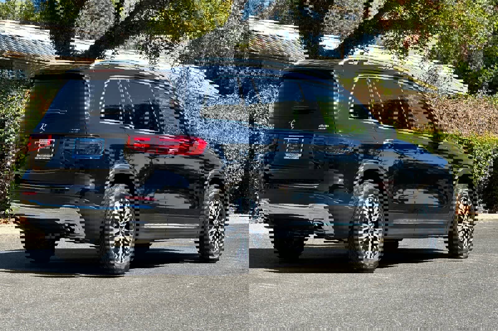 New 2025 Mercedes-Benz GLB 250 4MATIC image 3