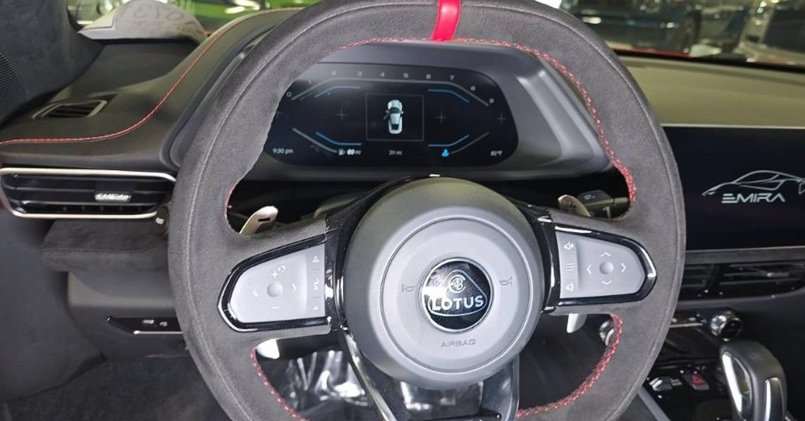 Used 2025 Lotus Emira RWD image 3