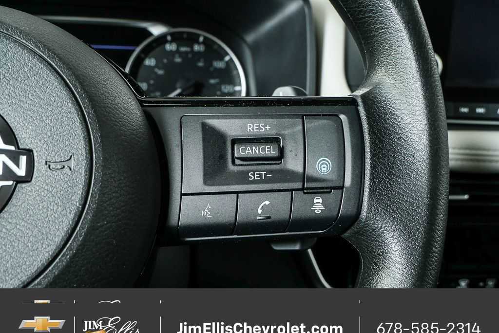 Used 2022 Nissan Rogue SV image 11