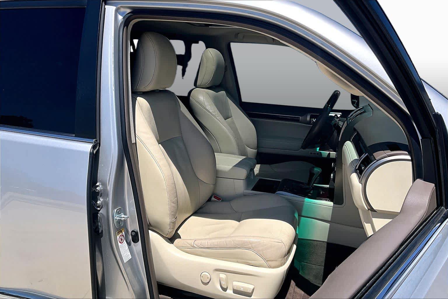 Used 2015 Lexus GX 460 w/ Premium Package AWD/4WD image 9