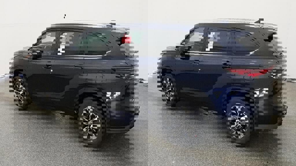 New 2026 Toyota Highlander XLE image 4