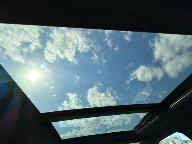 Used 2022 Ford F150 Lightning Lariat w/ Equipment Group 511A High image 17