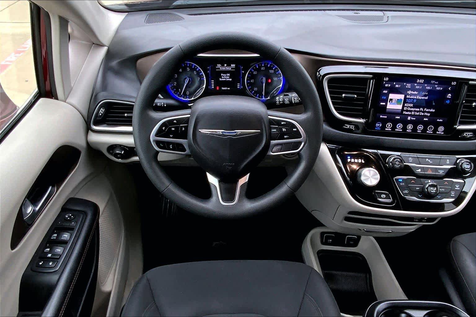 Used 2018 Chrysler Pacifica Touring Plus image 6