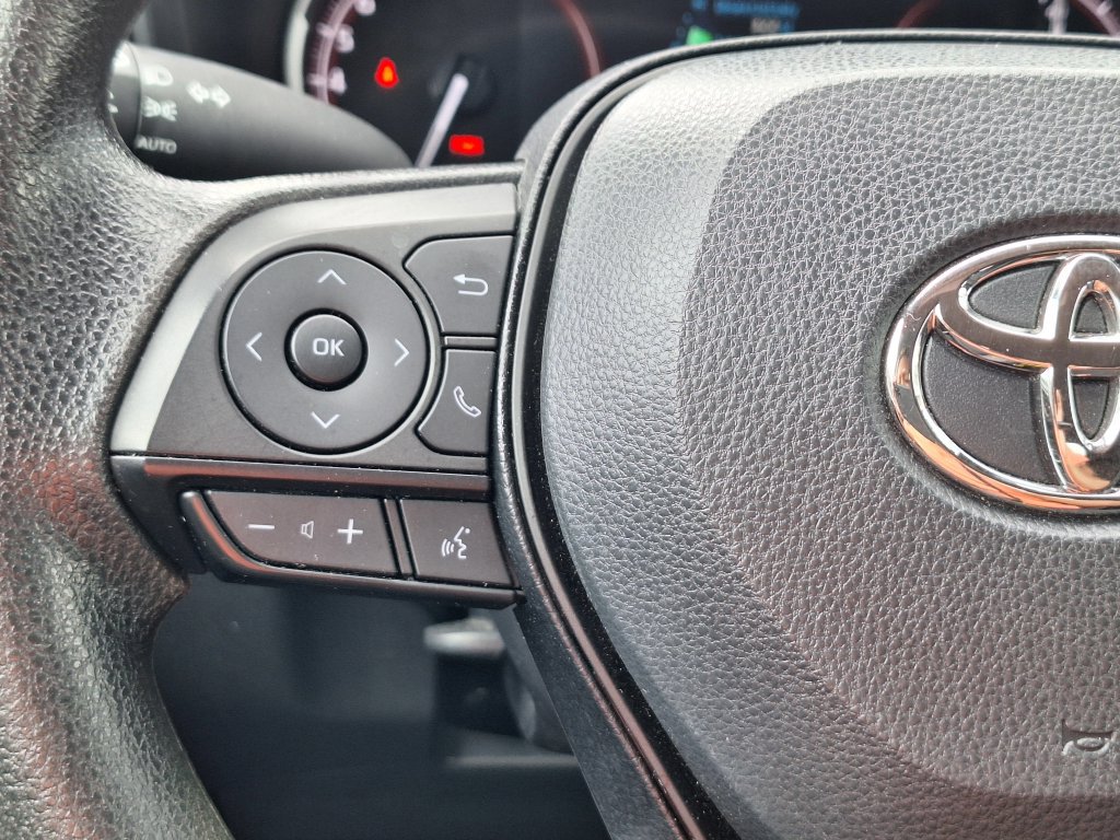 Used 2025 Toyota RAV4 XLE FWD image 15