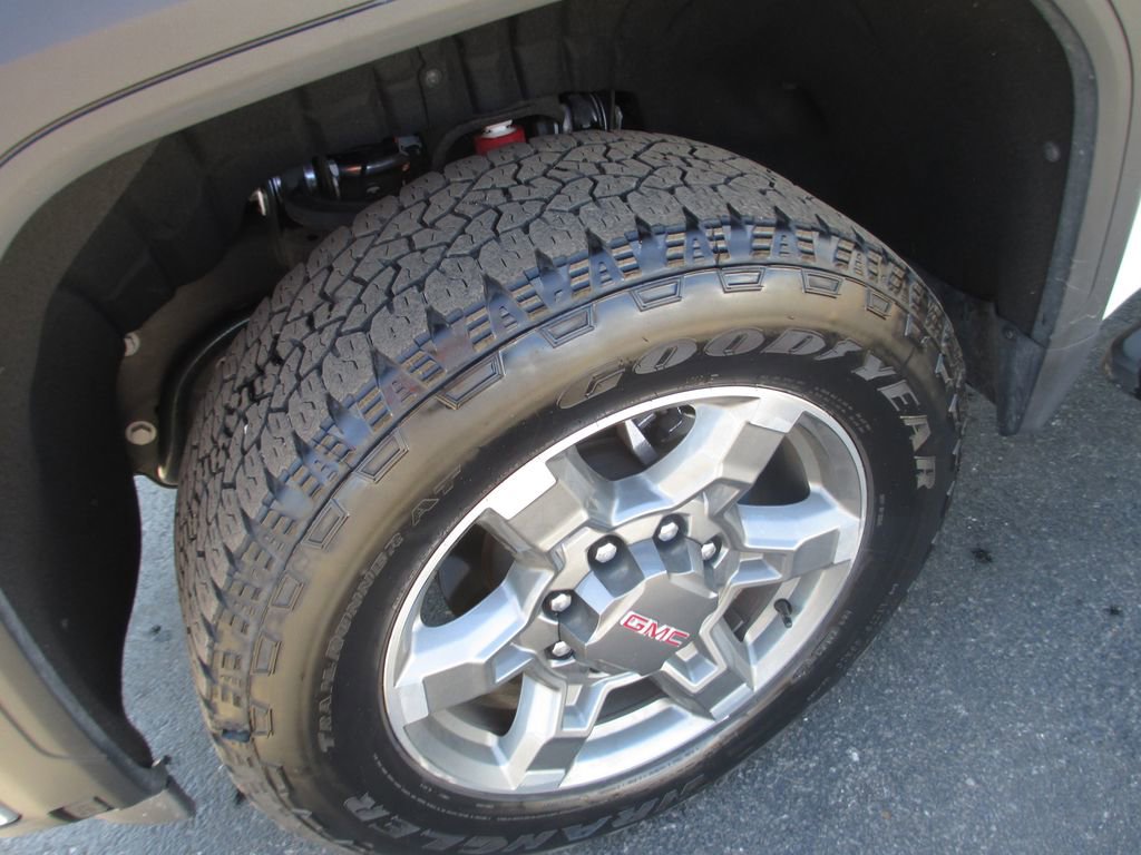 Used 2025 GMC Sierra 3500 SLT w/ SLT Premium Package image 16