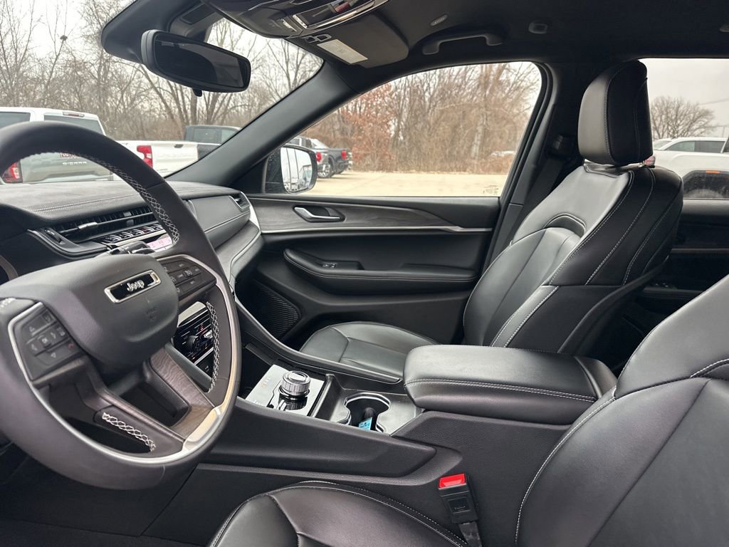 Used 2024 Jeep Grand Cherokee Limited image 16