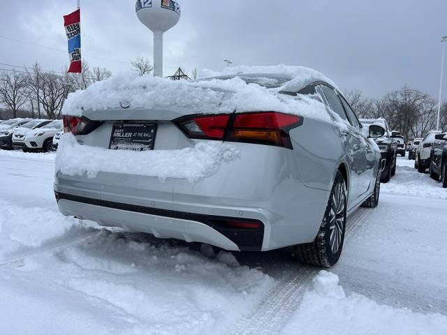 Used 2023 Nissan Altima 2.5 SV FWD image 3