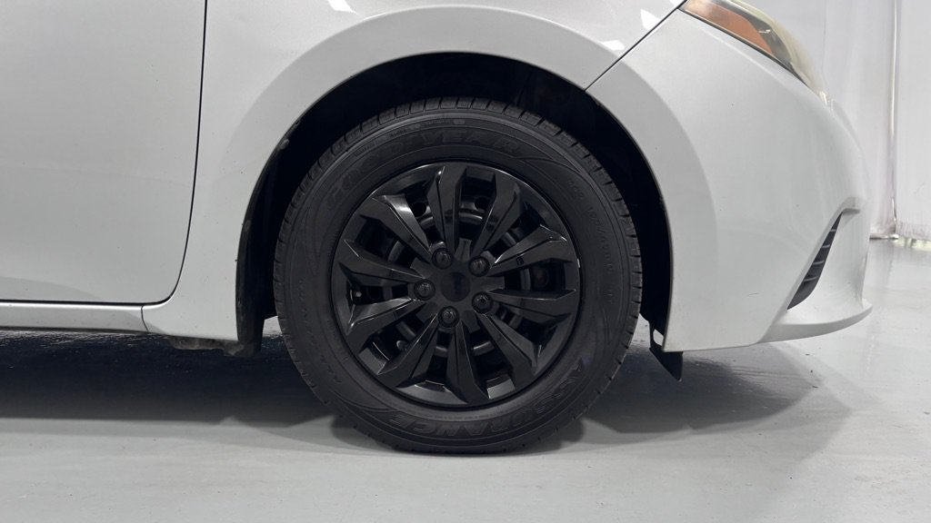 Used 2015 Toyota Corolla L FWD image 31
