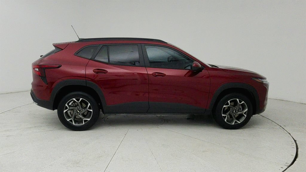 Used 2025 Chevrolet Trax LT w/ Driver Confidence Package FWD image 8