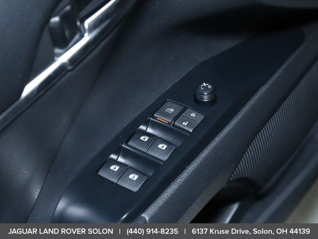Used 2018 Toyota Camry SE w/ Moonroof Package FWD image 29