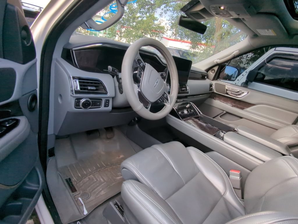 Used 2019 Lincoln Navigator Reserve AWD/4WD image 7