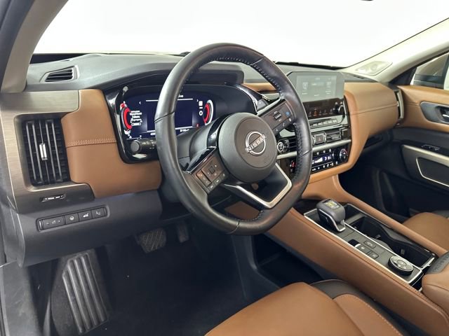 Used 2023 Nissan Pathfinder Platinum image 13