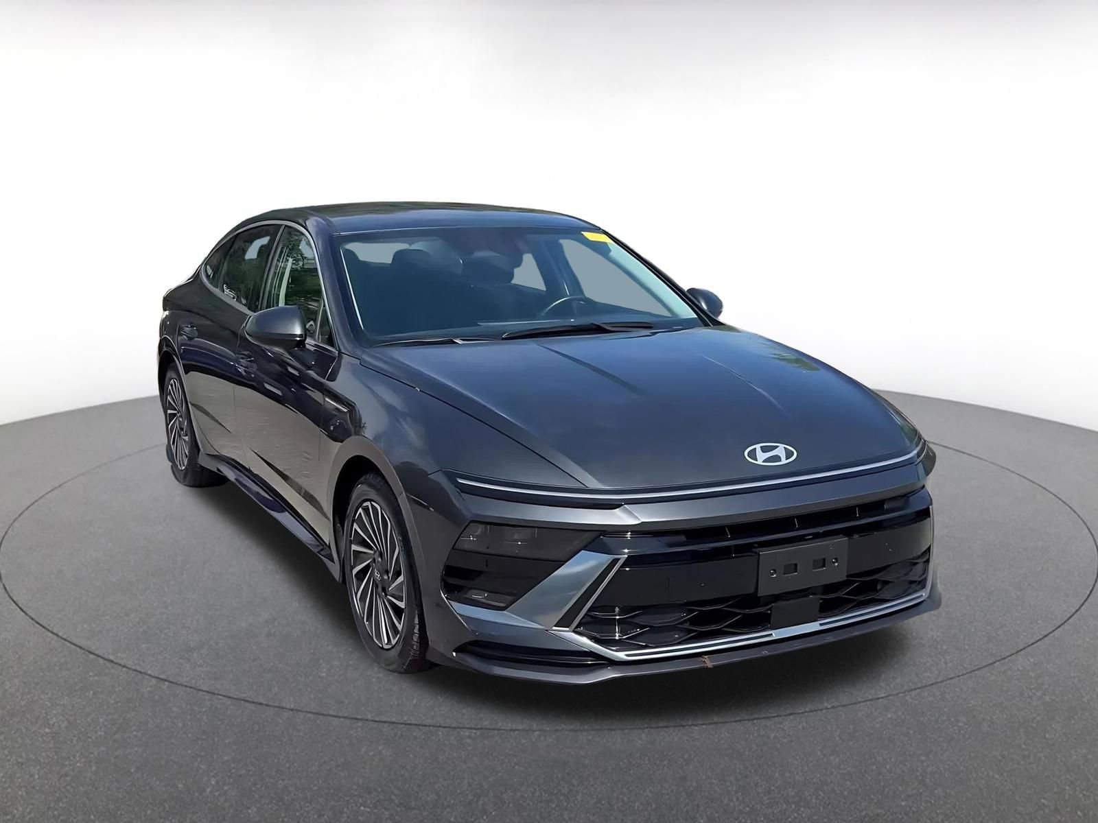 Used 2025 Hyundai Sonata SEL FWD image 2