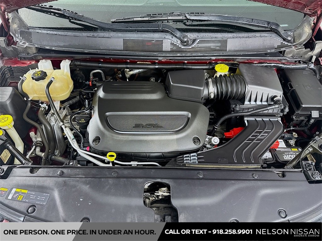 Used 2022 Chrysler Pacifica Limited w/ Uconnect Theater Family Group image 34