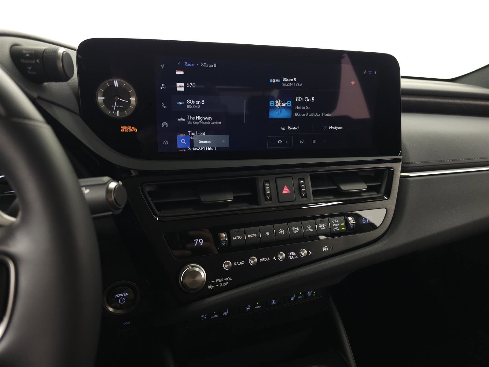 Used 2025 Lexus ES 300h Ultra Luxury image 28