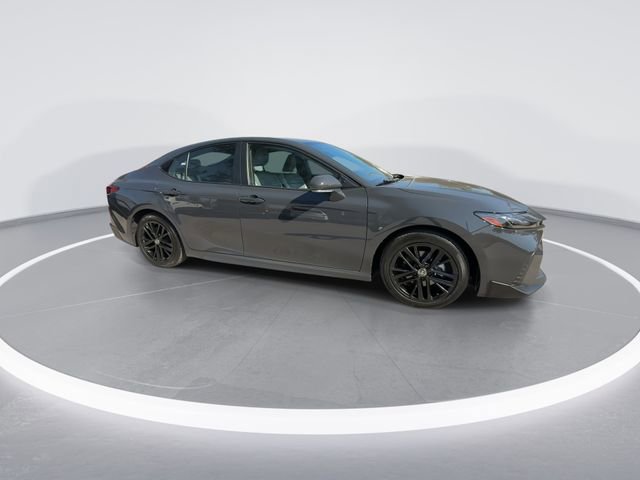 Used 2025 Toyota Camry SE image 2
